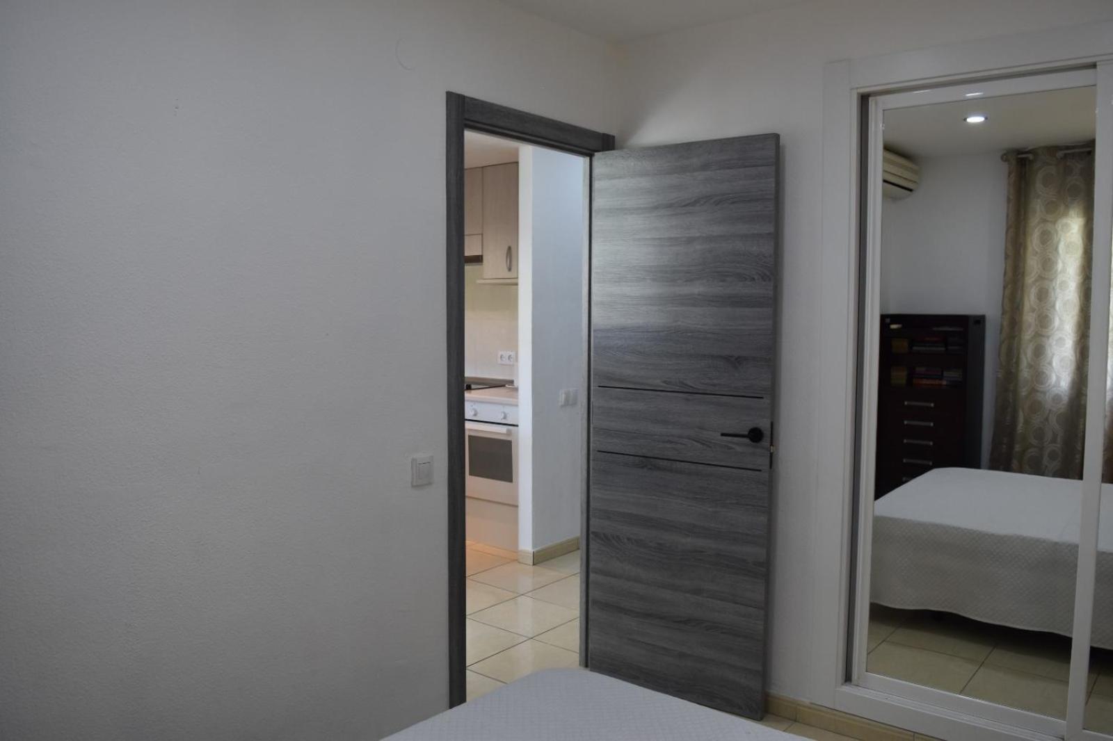 Apartamentos De Los Cisnes เบนัลมาเดนา ภายนอก รูปภาพ